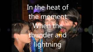 Noel Gallagher&#39;s High Flying Birds - In The Heat Of The Moment (lyrics)