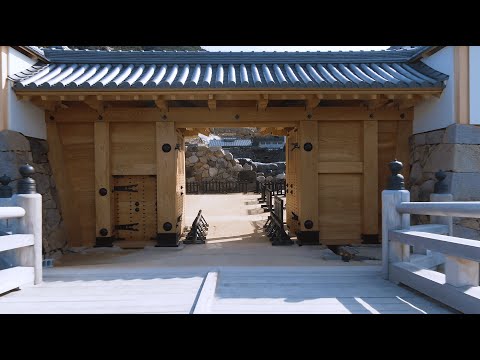 春の鳥取城跡・久松公園「鳥取三十二万石大手門、堂々開門！」