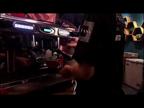 Membuat Latte Art Menggunakan Mesin Espresso BFC Lira 2 Group