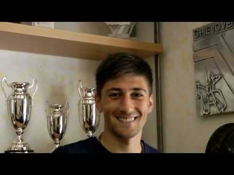 Paul Papp saluta i tifosi del Chievo