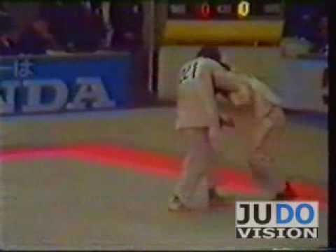 JUDO 1982 Jigoro Kano Cup: Thierry Rey (FRA) - Ismael Borboaa Luputey (CUB)
