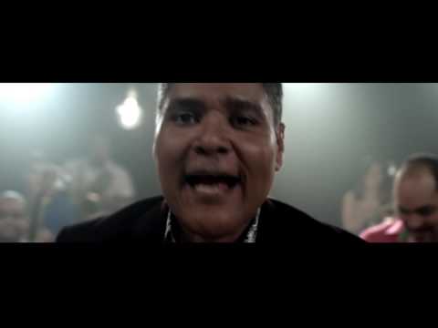 Tu Bailas Bien Pero Te Pegas Mucho - Julio Flores ft. Nando Boom (Video Oficial)