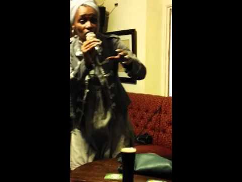 Princess ans sista Lexxy at the Whitehorse pub