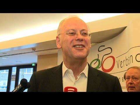 Sieg für den Politprofi: Scharping bleibt BDR-Präsident