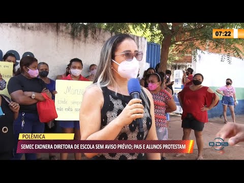 SEMEC exonera diretora de escola sem aviso preÌvio; pais e alunos protestam 14 10 2021