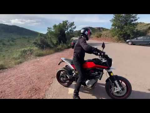 Husqvarna Nuda 900R quick rev and acceleration | Amazing sound