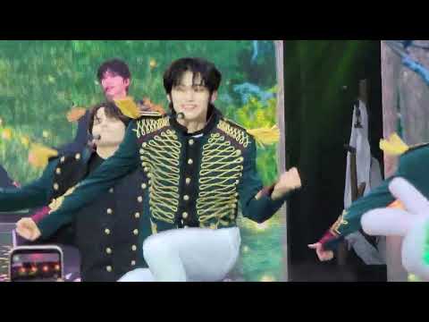 [FANCAM] TXT ACT: SWEET MIRAGE LA D2 - Can't We Just Leave the Monster Alive? (그냥 괴물을 살려두면 안 되는 걸까)