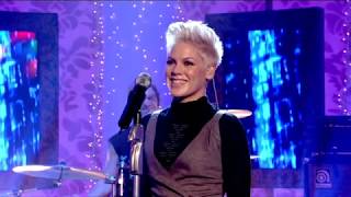 P!nk Pink Paul O&#39;Grady Show   Nobody Knows Live 08 11 06