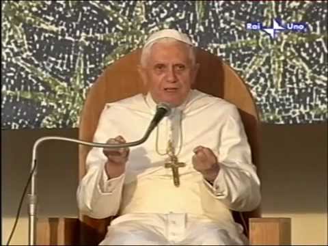 Benedetto XVI parla ad una ragazza del silenzio di Dio