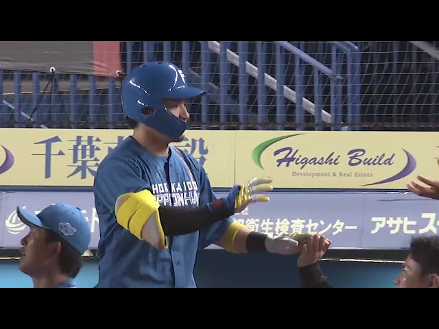 【7回表】直球を豪快に振り抜いた!! ファイターズ・水野達稀 ライトスタンドへの今季第3号3ランホームランを放つ!! 2025年5月16日 千葉ロッテマリーンズ 対 北海道日本ハムファイターズ