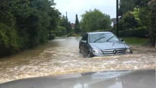 preview picture of video 'Flooded Road to Itchenor'