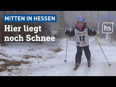 "Eigenes Mikro-Klima": Schnee am Taufstein überrascht Skifahrer | hessenschau