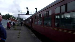 preview picture of video 'Steam train leaves Kirkgate Railway Station, Wakefield 2010'