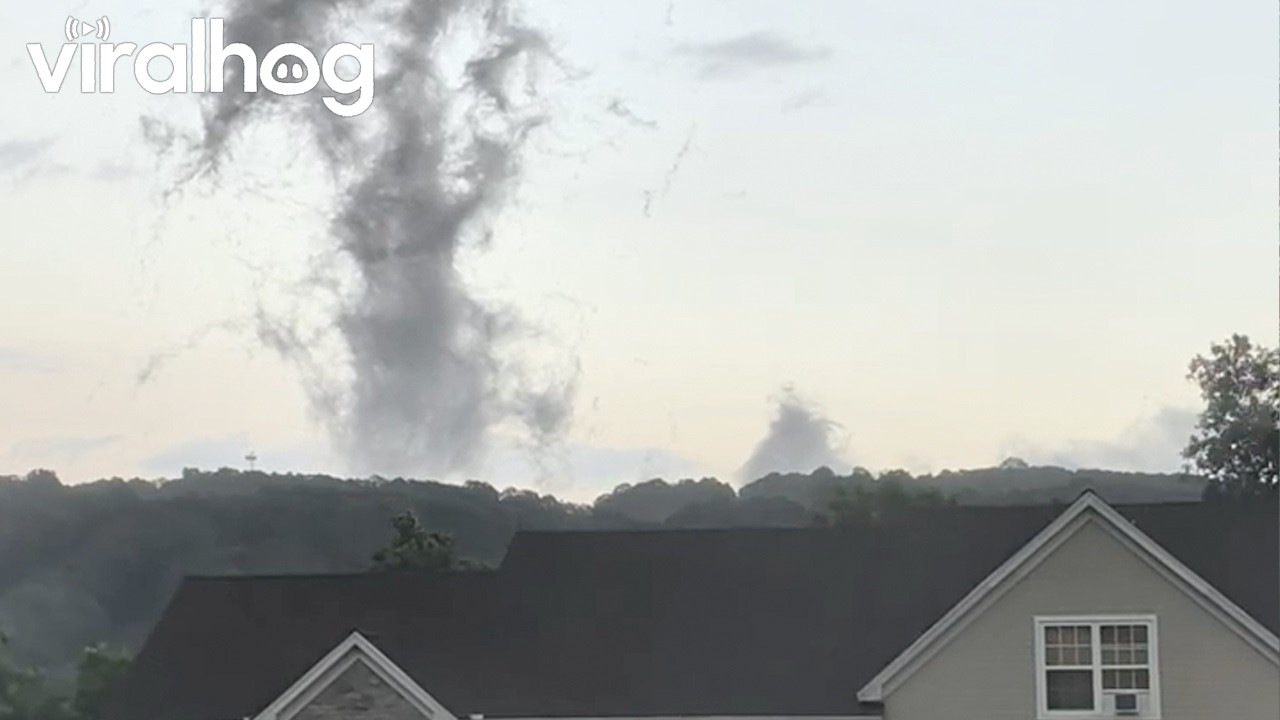 Awe-Inspiring SCUD Cloud Formation || ViralHog