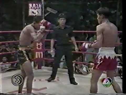 Somrak Khamsing vs Suwitlek Sor Sakawarat