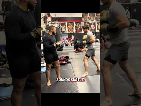 Feinting to set up combos is about subtly. #boxing #mma #kickboxing #muaythai #boxingtips #combo