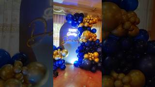 Download lagu Dekorasi Latar Belakang Balon Biru Tengah Malam dan Emas mp3