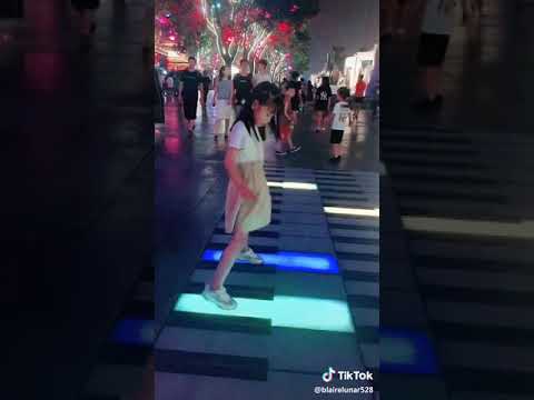 اجمل بنت تقدر تعزف العزفه بتجنن