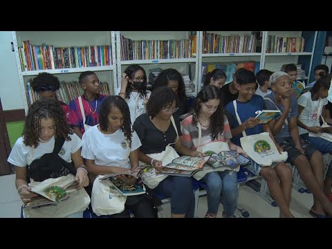 Cachoeiras de Macacu combate evasão escolar e incentiva leitura com distribuição de livros