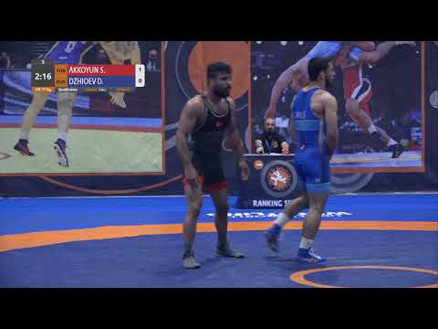 Qual. GR - 77 kg: S. AKKOYUN (TUR) v. D. DZHIOEV (RUS)