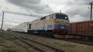 Тепловоз ТЭ33А-0295 тянет Stadler EŞ2 с сообщением Баку—Акстафа во время аварии на подстанции.