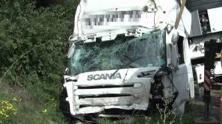 preview picture of video 'A45: LKW-Unfall fordert einen Schwerverletzten - 150 000 Euro Sachschaden - 17.08.2011'