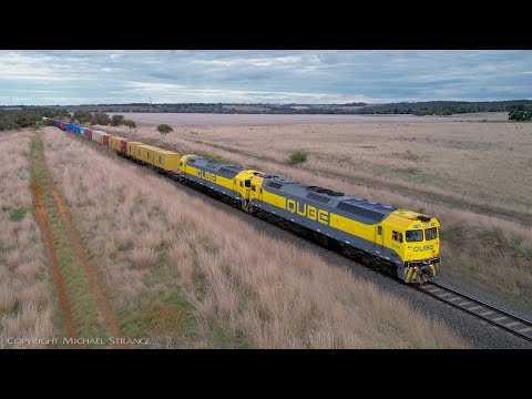 9171 QUBE Ultima Containerised Hay Train Chased By Drone (2/5/2022) - PoathTV Australian Railways