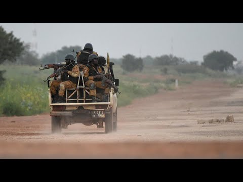 بوركينا فاسو مقتل ثلاثة أجانب بينهم صحhفيان إسبانيان في كمين نصبه مسلحون شرق البلاد