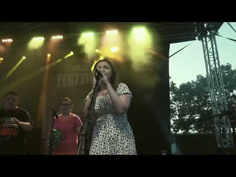 Hangadók & Bukovics-Marton Noémi - Olyan ő (Bagossy Brothers Company)