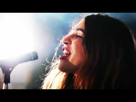 download lagu mp3 mp4 Lee La Baum Love Is Blindness, download lagu Lee La Baum Love Is Blindness gratis, unduh video klip Lee La Baum Love Is Blindness