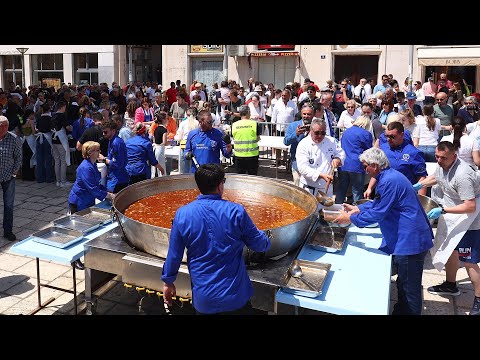 5000 porcija janjetine s graškom podijeljeno u Splitu povodom blagdana sv. Dujma