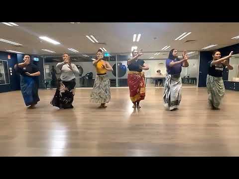 Haele Ki Pilitania by BLKB3RRY tau'olunga reflected moves