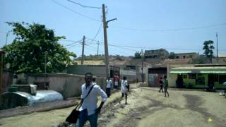 preview picture of video 'Chegada ao Bairro de S. João [Lobito 2013]'