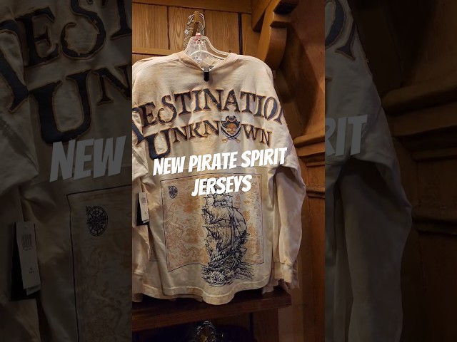 Vídeo relacionado con Disney Pirates of the Caribbean Skull and Swords Logo Camiseta