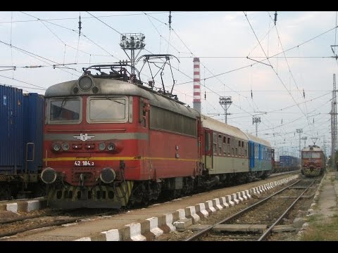 Bulgaria: BDZ Class 42 electric loco departs from Volujak on a Sofia to Dragoman train