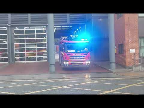 [TWO TONES] Merseyside Fire and Rescue M11P1 Responding.