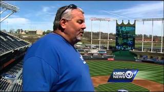 Royals' groundskeeper details how they make those outfield patterns