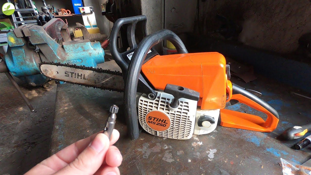 SOSTITUZIONE POMPA OLIO STIHL MS 250! - TractorVlog #16