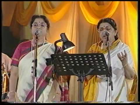 Lata & Usha Mangeshkar - Aplam Chaplam (Live Performance)