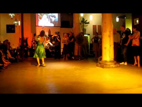  Vanessa Fatauros  and  Aoniken Quiroga  are  dancing  to  the  milonga  "  Cuando Un Viejo Se Enamora  "