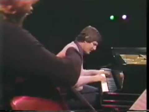 Red Mitchell & Bill Mays play "Klactoveesedstene" [VIDEO]