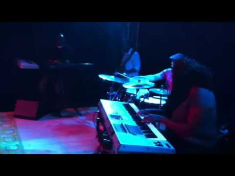 John Legend Ordinary People (cover) Nikki on keys