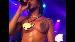 LAIOUNG A Petto Nudo &amp; Senza Autotune Canta- Wooh Live RRR MOB