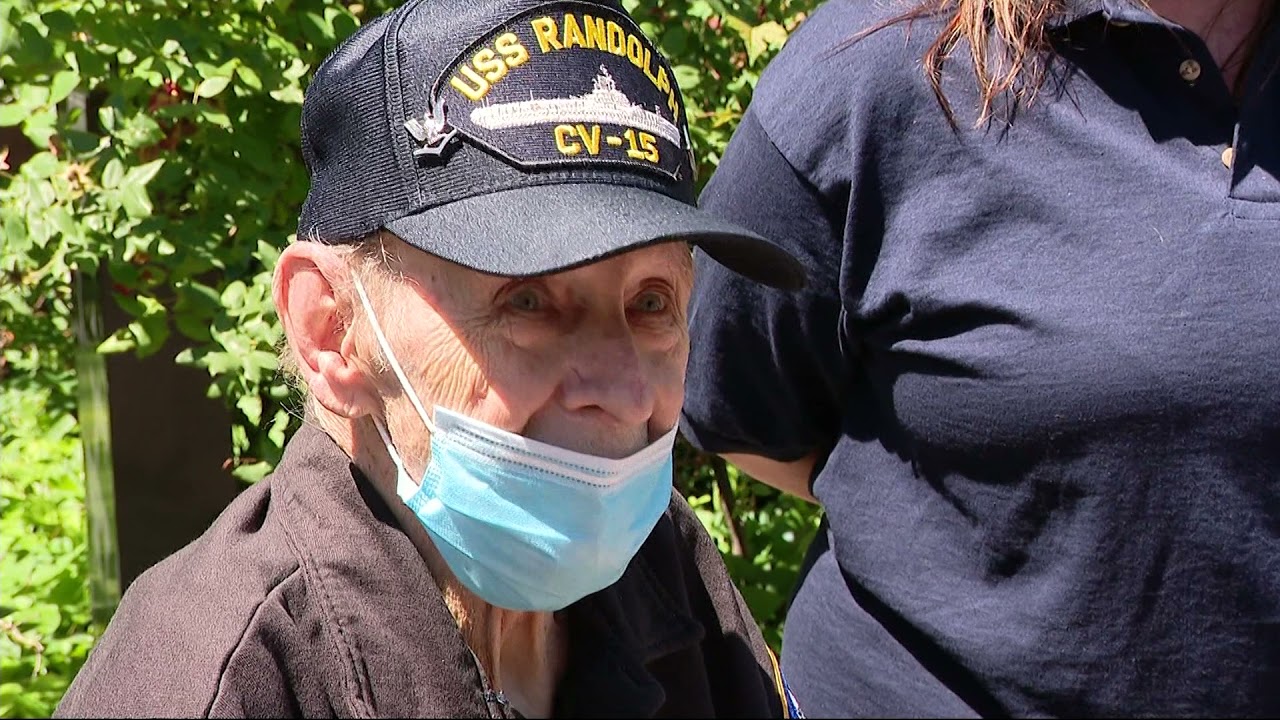 Four-legged friends spread cheer to nursing care facility in Smithtown