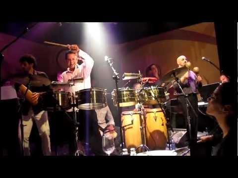 OYE COMO VA LIVE - TITO PUENTE Jr. & Fernando Knopf with Walakata! 2011