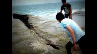 preview picture of video 'Batu muncrat pantai klayar pacitan'