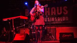 2013-05-19-Amber Rubarth-Badehaus Szimpla Berlin-21-In the creases