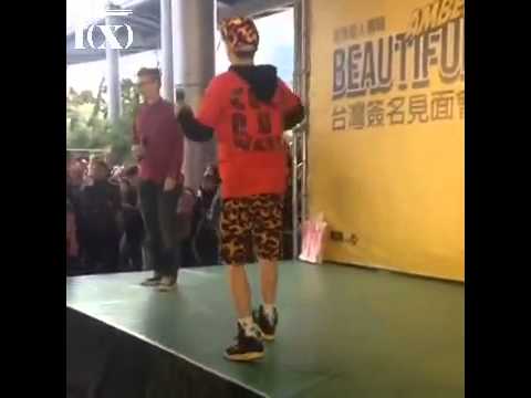 150322 Amber Shake That Brass - Taiwan Fansign