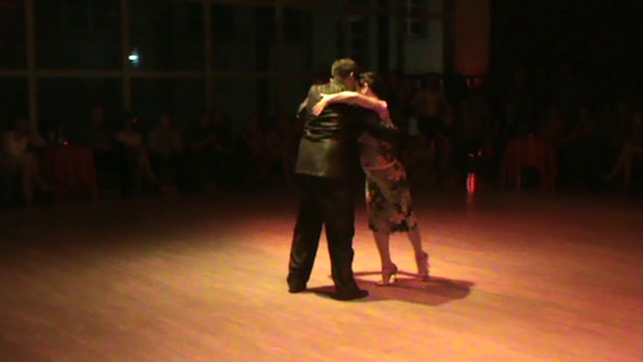 Daniela Pucci & Luis Bianchi improvise D'Arienzo in Close Embrace