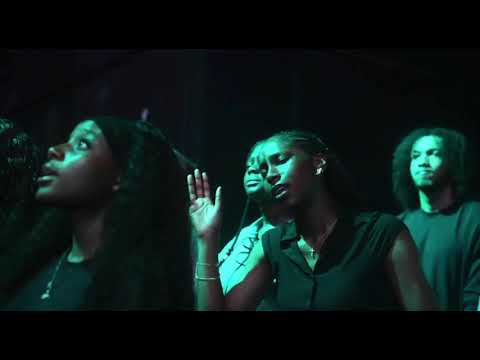 I would not stop till I fly just like you. Yinka Okeleye sings Eagles flight. Intimate worship.